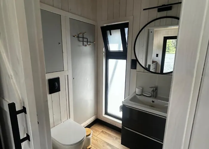 Dom Na Wodzie Botel *